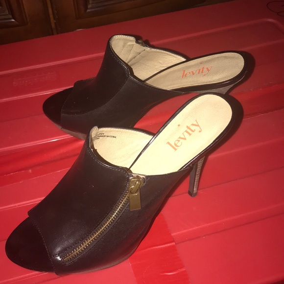 Shoes - Picture 3 of 4